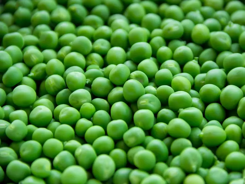 Guisantes verdes desgranados vistos de cerca
