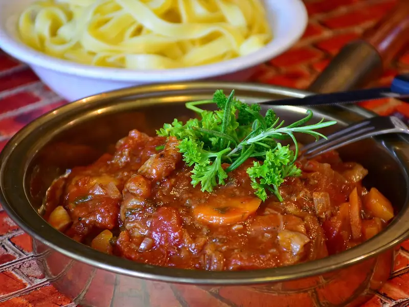 Morcillo de ternera guisado con tomate