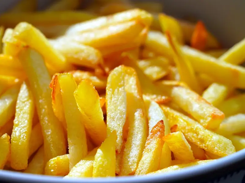 Patatas fritas en un cuenco