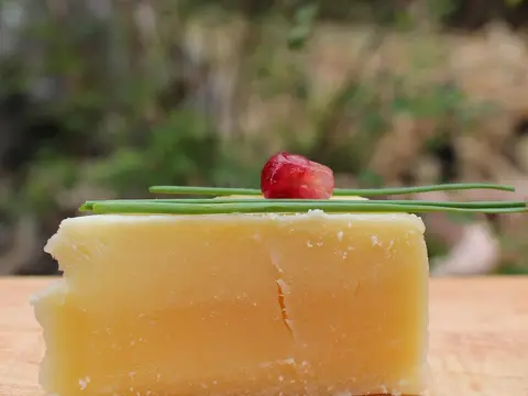 Bloque de queso cheddar