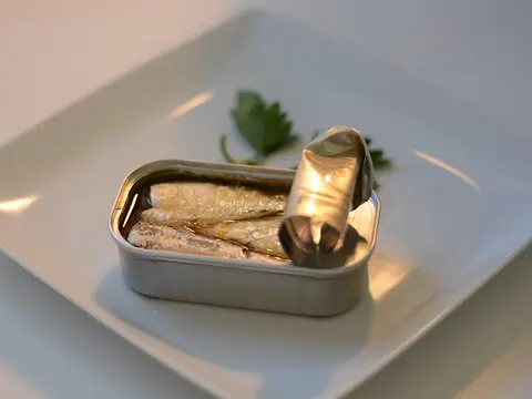 Lata de sardinas abierta