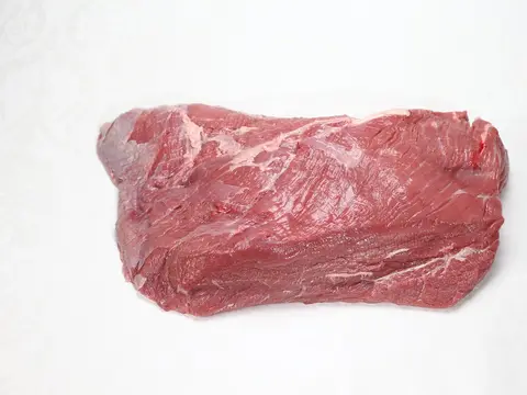 Pieza de tapa de ternera cruda