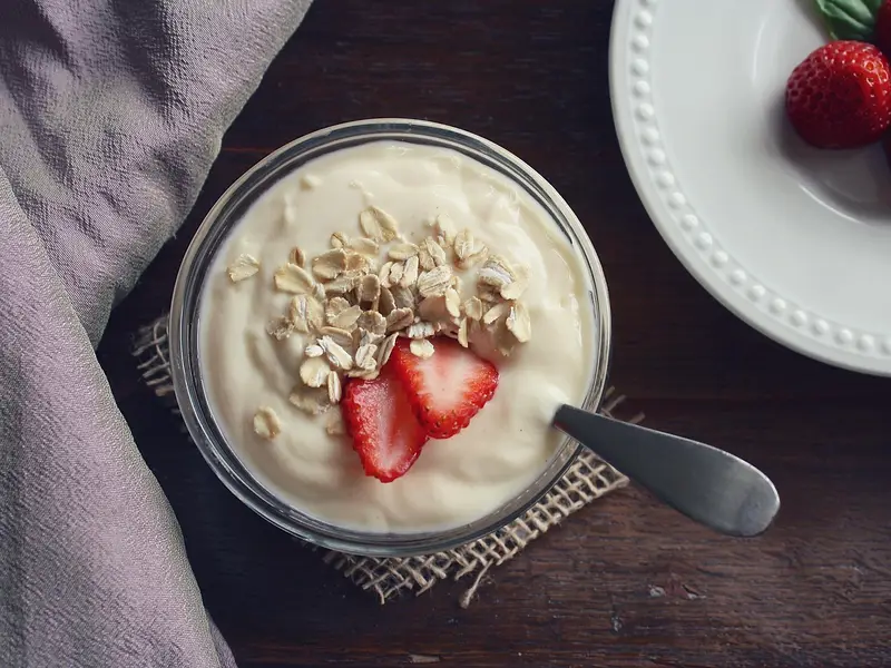 Cuenco de yogur con fresas