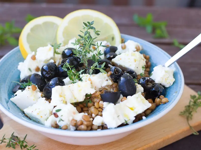 Ensalada de lentejas con queso