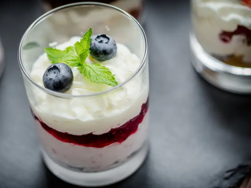 Vasito de yogur con frutos rojos