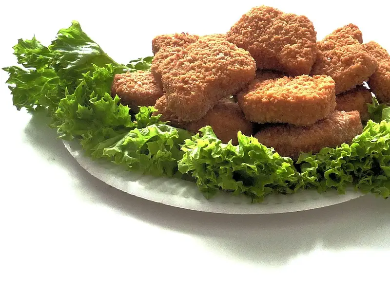 Nuggets de pollo con lechuga