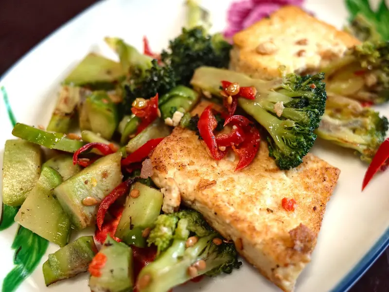 Tofu con brócoli